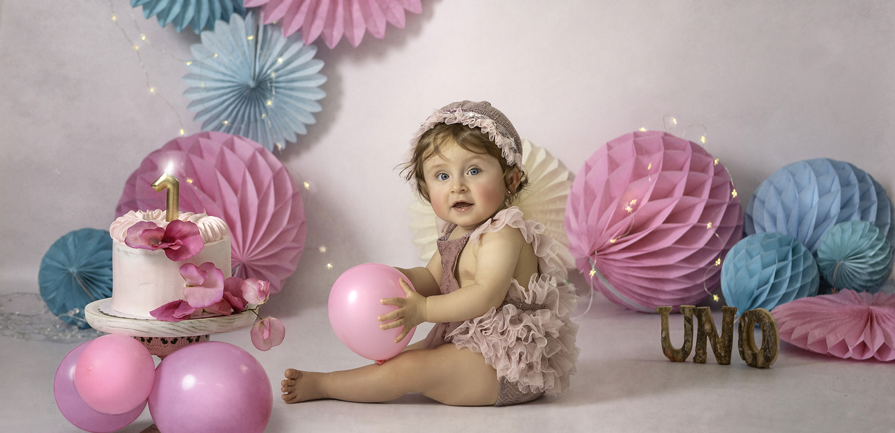 Fotografía de bebé en Alicante: natural vs estudio tradicional